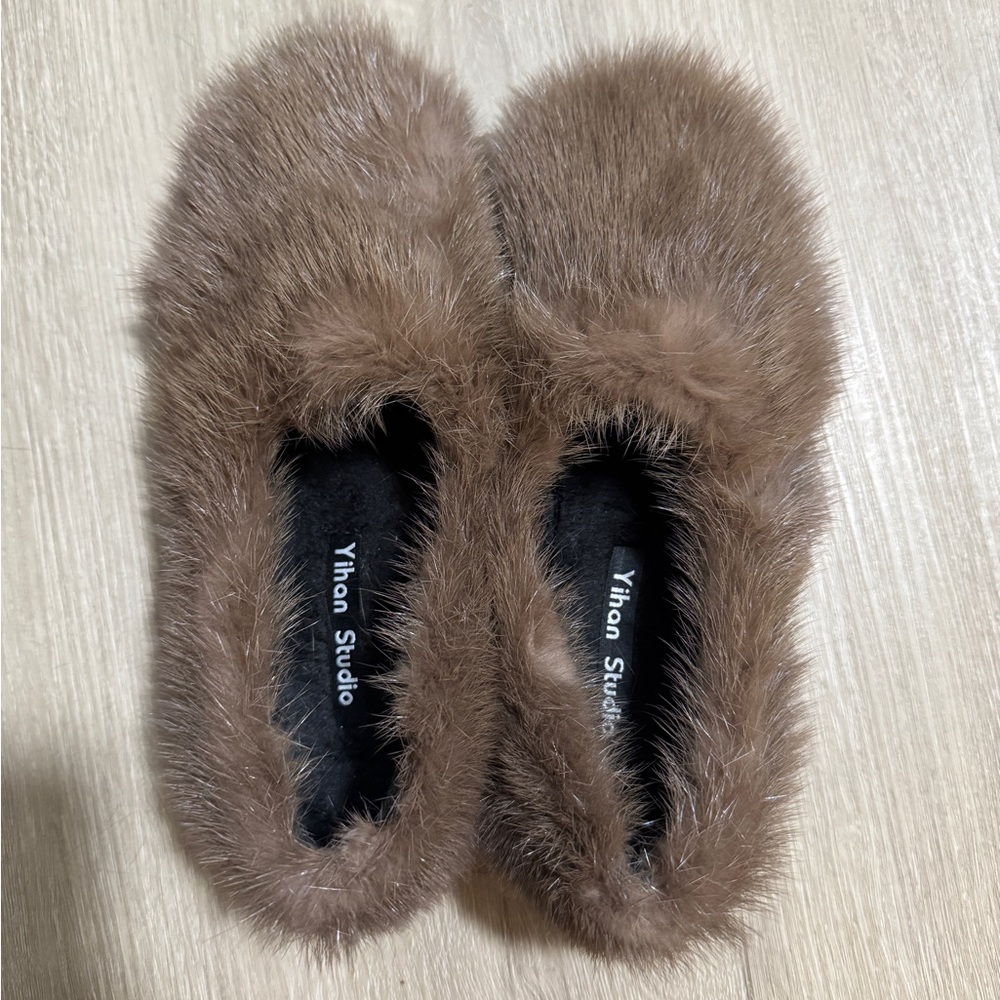 Yihan Studio Brown Fuzzy Slippers
